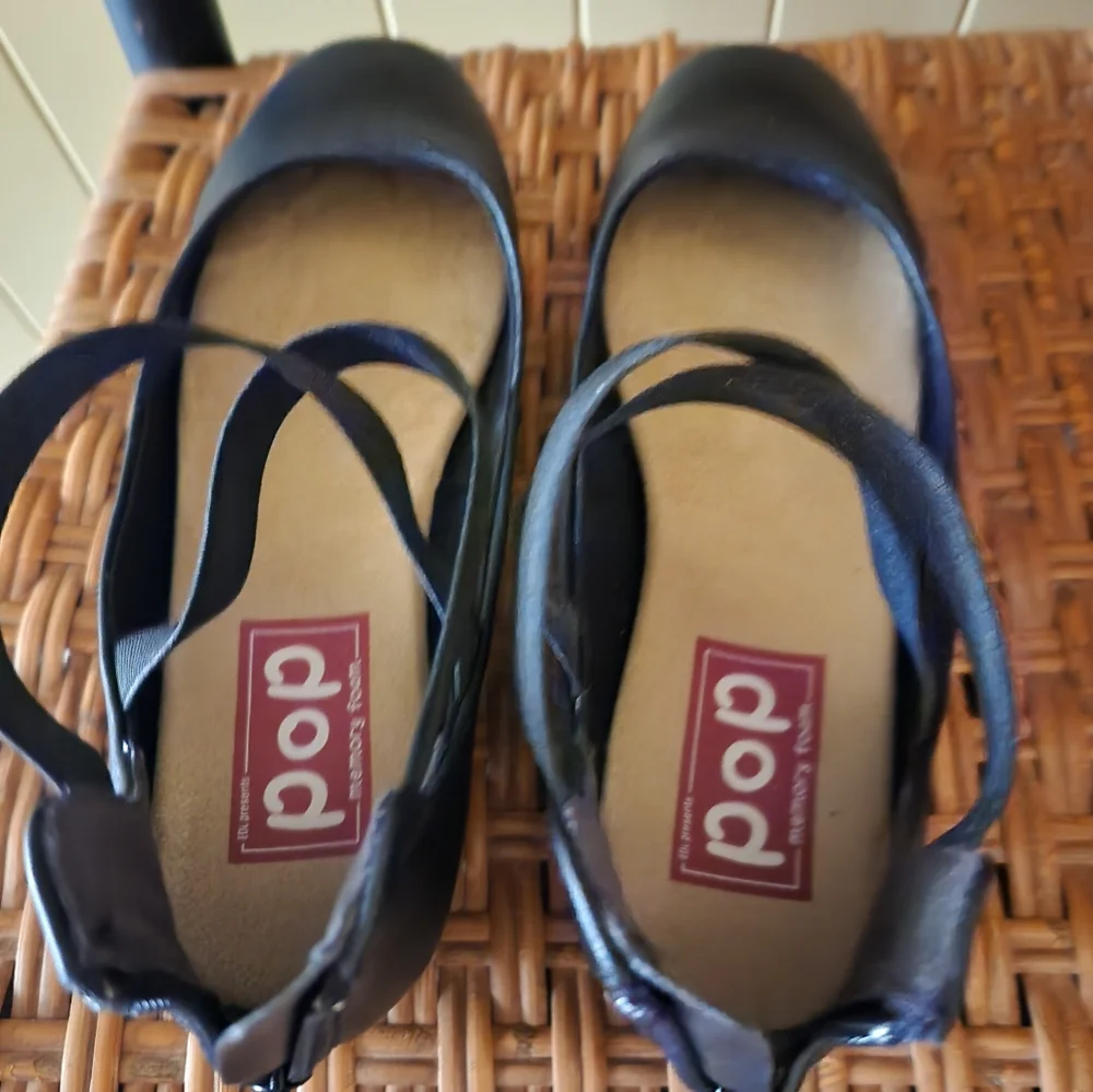 Black Ballet Flats - Picture 4 of 6